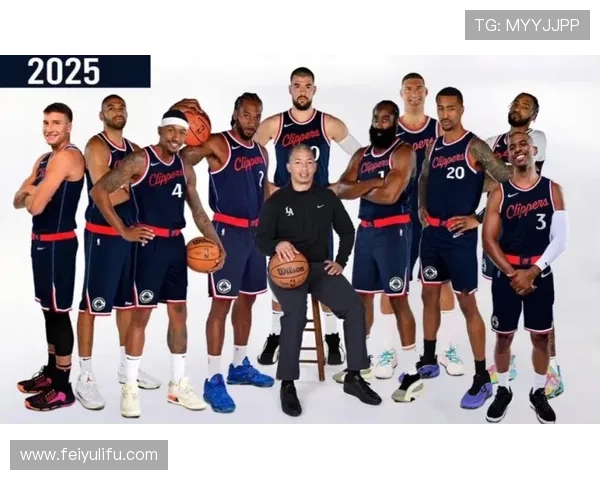 快船官方发布哈登与保罗亲密互动照片引发球迷热议